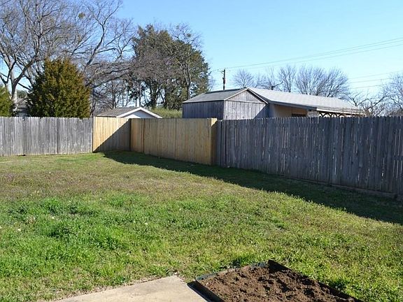 3rd image of 1815 Wisteria St