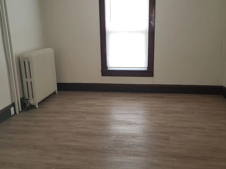 148 N Maple Ave — Photo 9