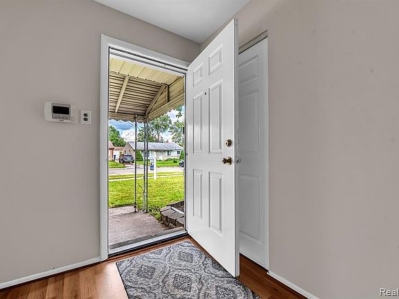 3rd image of 8211 Carrousel Blvd