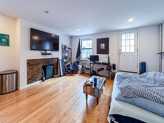 5th image of 400 E 9th St APT 3A