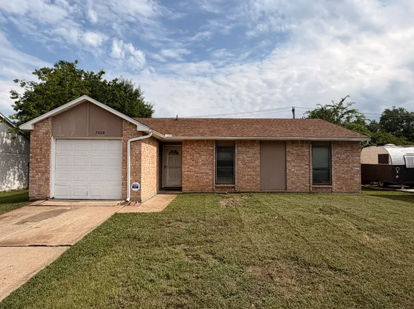 7009 Greenview Cir N, Fort Worth, TX 76120