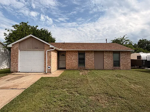 7009 Greenview Cir N Photo 1 7009 Greenview Cir N Photo 1