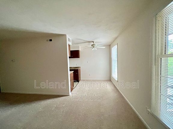 4th image of 1307 Cypress Ave #204