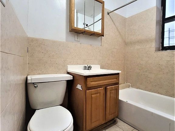 4th image of 2025 Regent Pl #1A