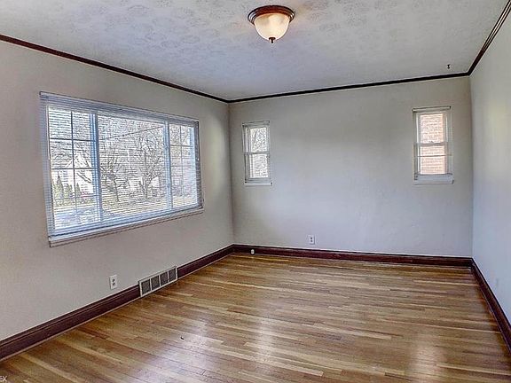 4th image of 1863 16th St