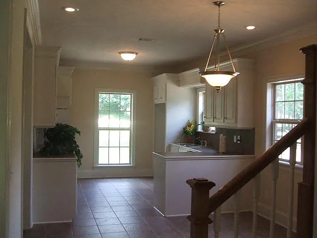 4 bed, 2384 sqft, $2,500 — Photo 4