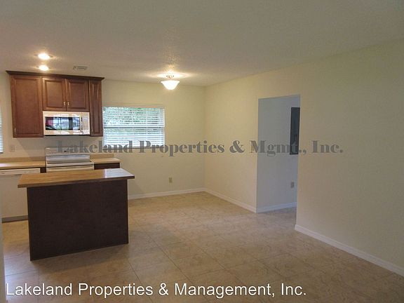 5th image of 510 Westover St