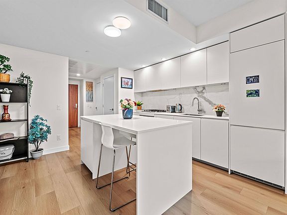 5th image of 6463 Silver Ave #706