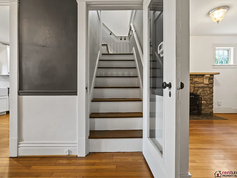 1041 Fontaine Rd — Photo 18