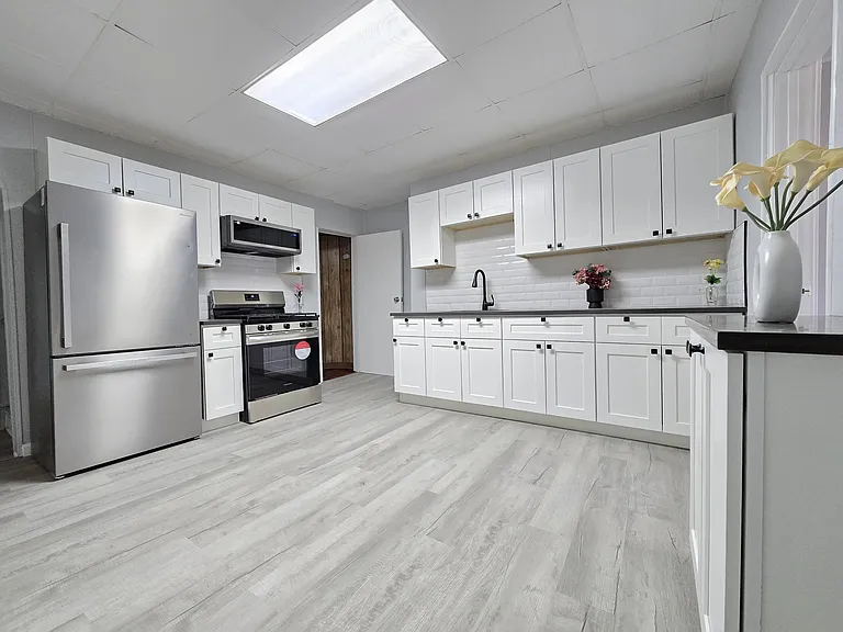 215 E 15th Ave — Photo 5
