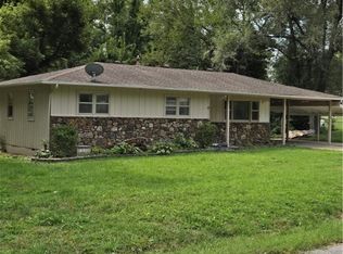 304 W 15th St, Cassville, MO 65625