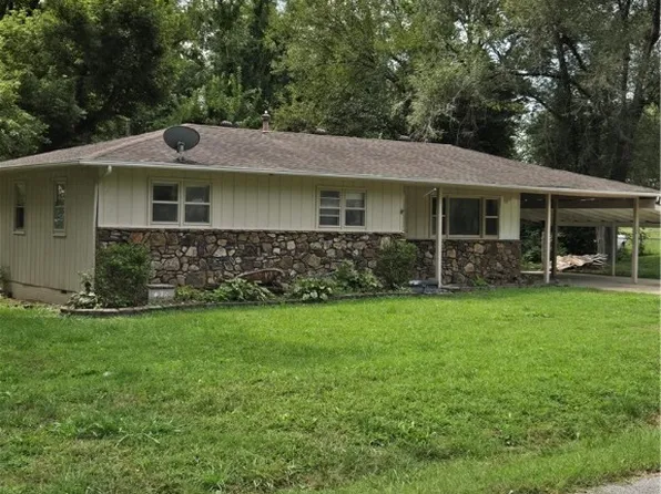 304 W 15th St, Cassville, MO 65625