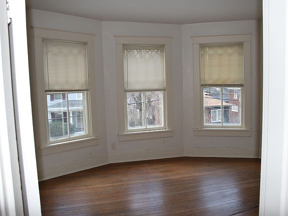 5th image of 227 Warwick Ln #B