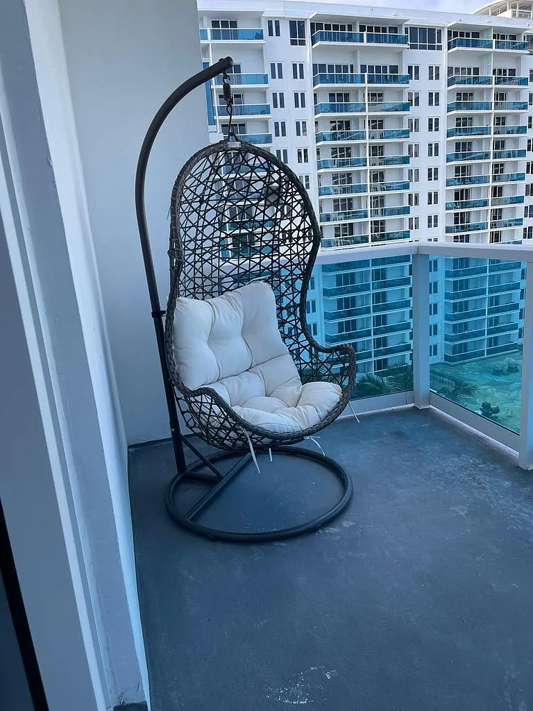 1 bed, 880 sqft, $8,999 — Photo 4