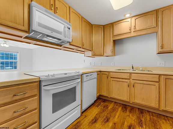 3rd image of 999 W Run Rd #304