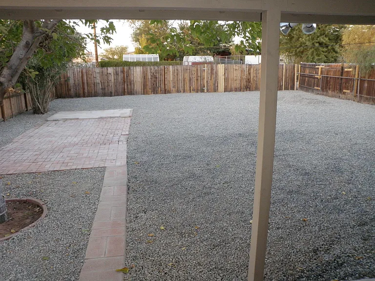 815 E Linden St — Photo 12