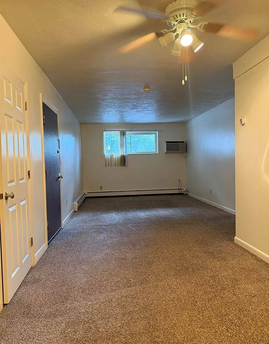 2 bed, 700 sqft, $2,200 — Photo 2