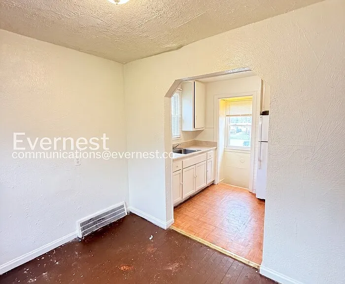 18659 Shaftsbury Ave — Photo 12