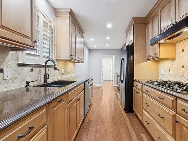 9628 Heatherdale Dr — Photo 3