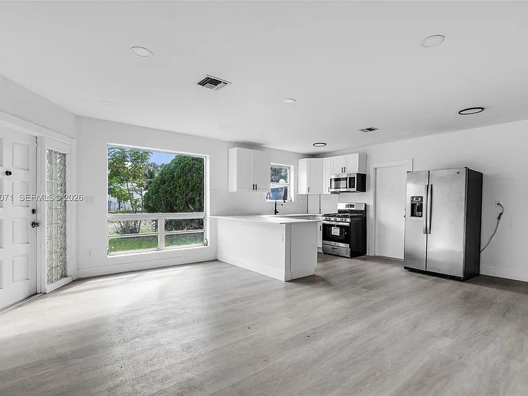 6831 Greene St — Photo 5