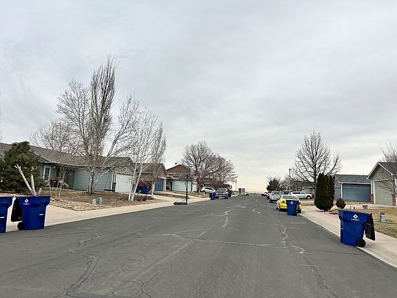 4th image of 361 E Holly St