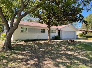 305 NW Wintercrest Rd, Burleson, TX 76028