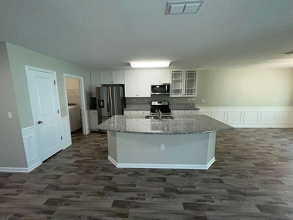 5th image of 105 Birdwell Ct
