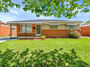 7278 Superior Ave, Center Line, MI 48015