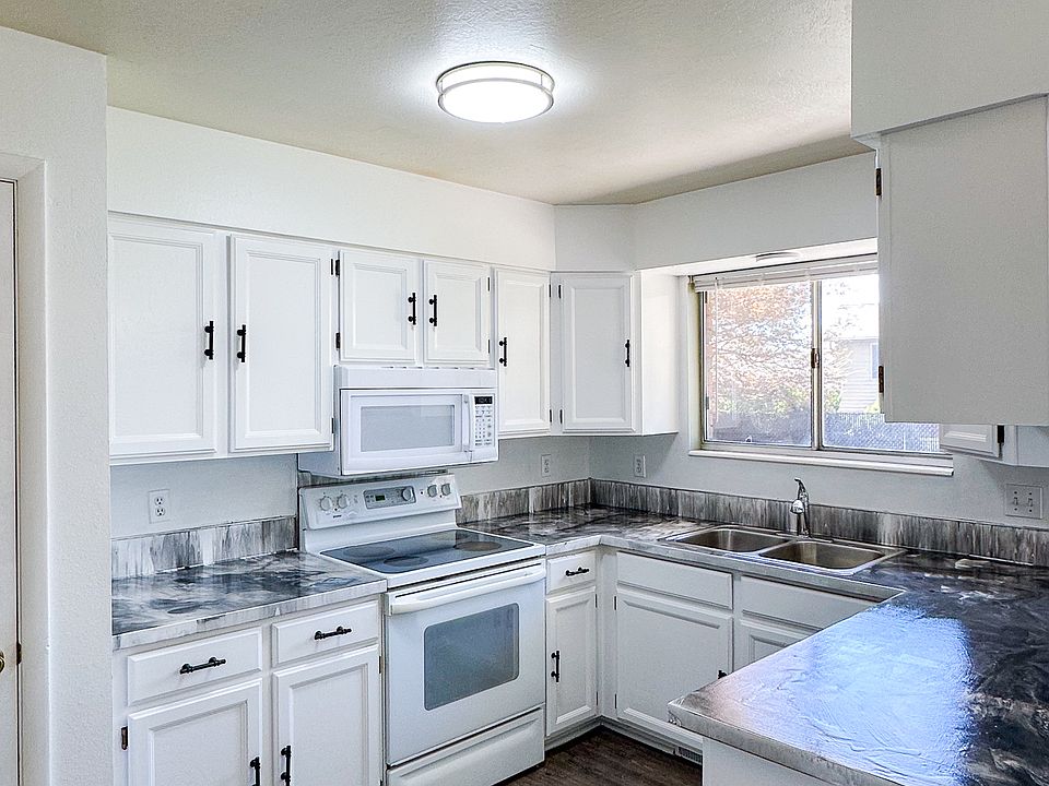 1st image of 4810 S Sandalwood Cir