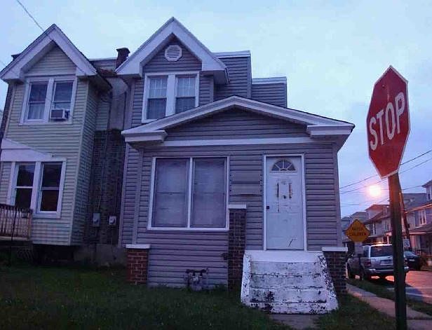 2nd image of 1443 Summit Ave