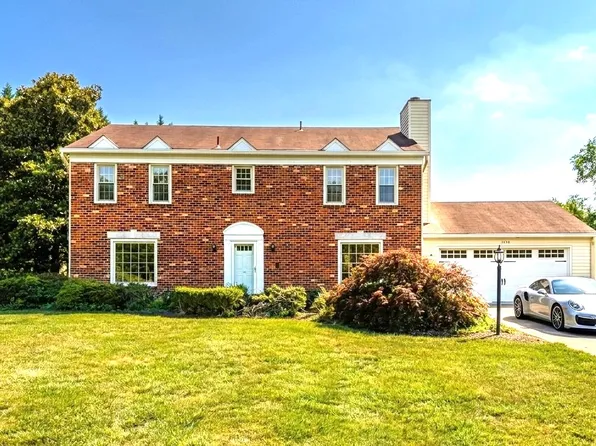 1920 Batten Hollow Rd, Vienna, VA 22182