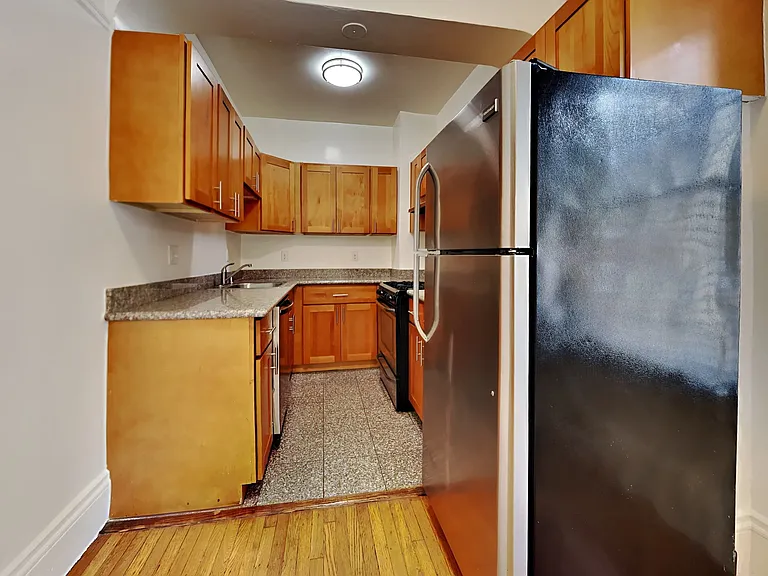1040 Sutter — Photo 5