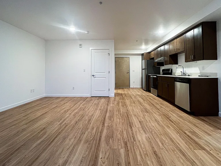 Leeward Apartments — Photo 20