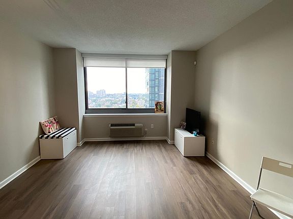 4th image of 466 Washington Blvd #1706S