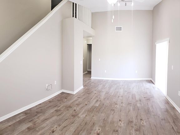 Living Room/ Dining Area