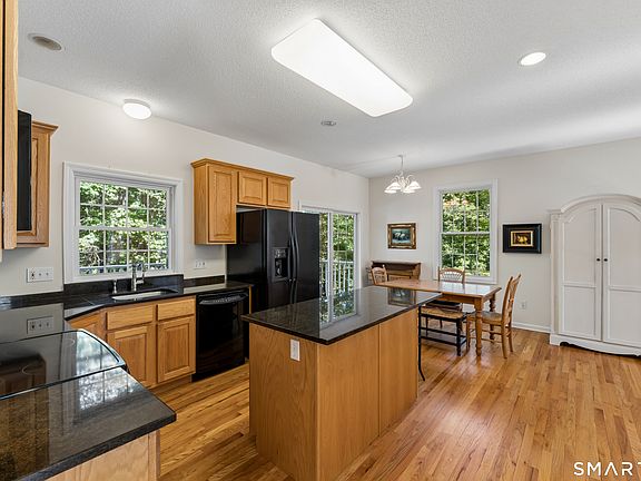 4th image of 285 Mallard Drive