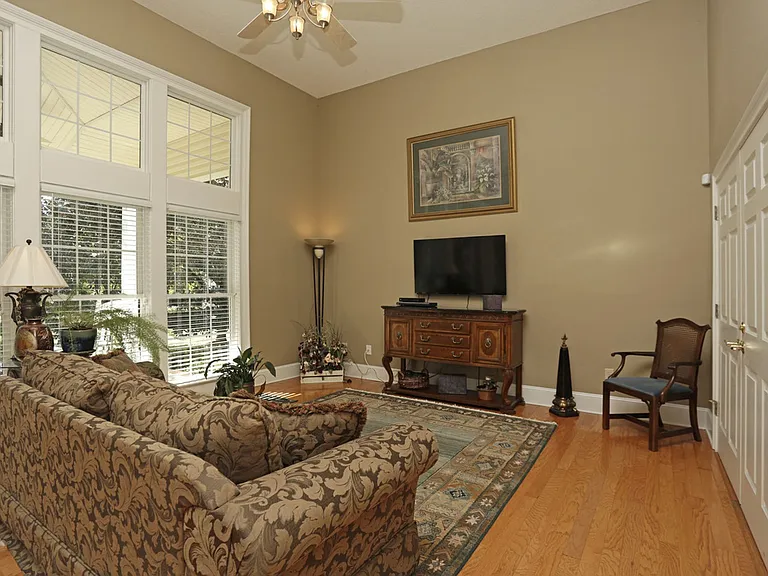 131 Wexford Dr #300 — Photo 18
