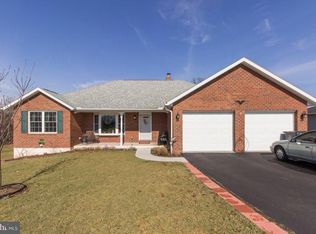 200 Quail Dr, Gilbertsville, PA 19525