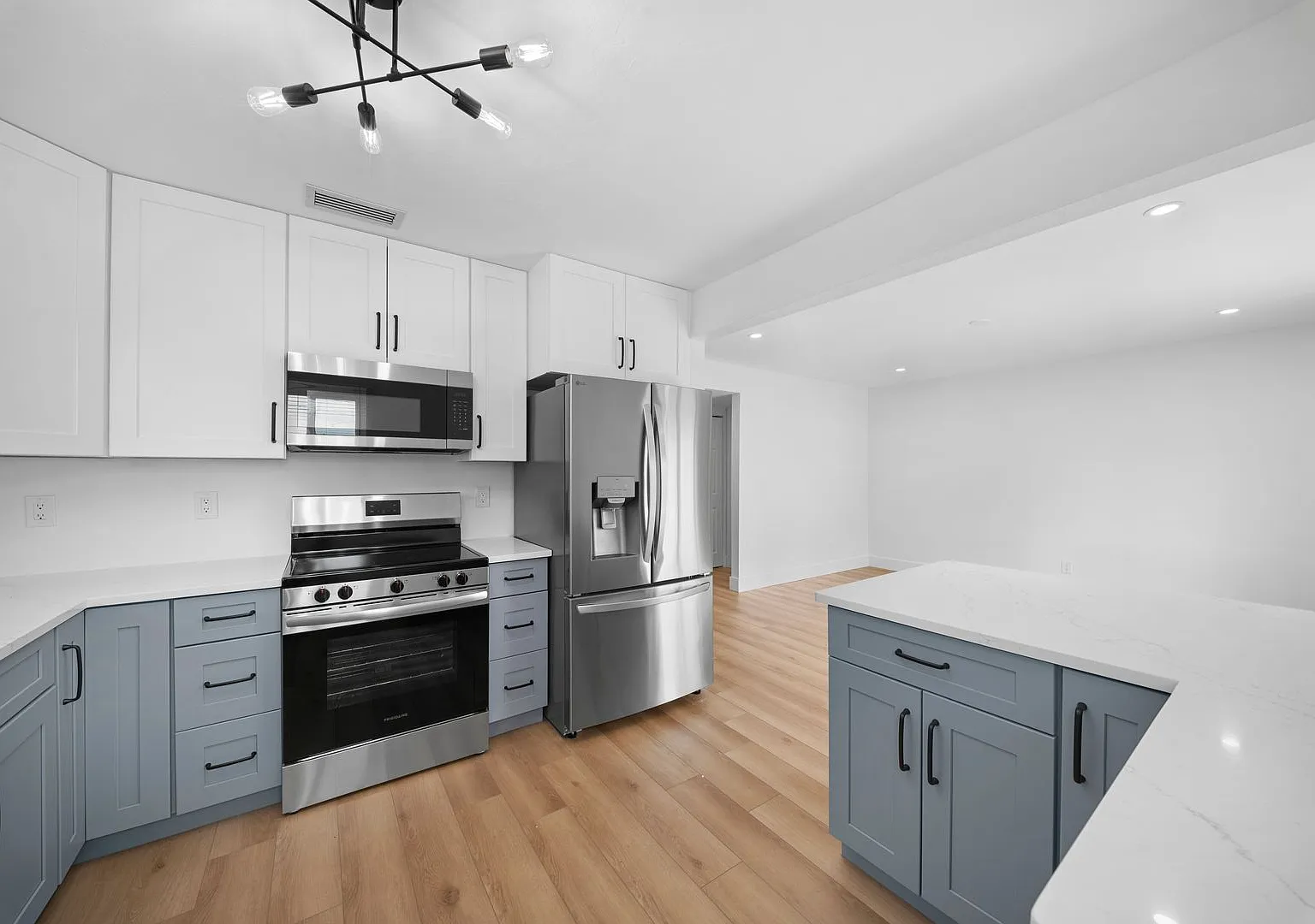 1101-1013 Country Club Blvd — Photo 1