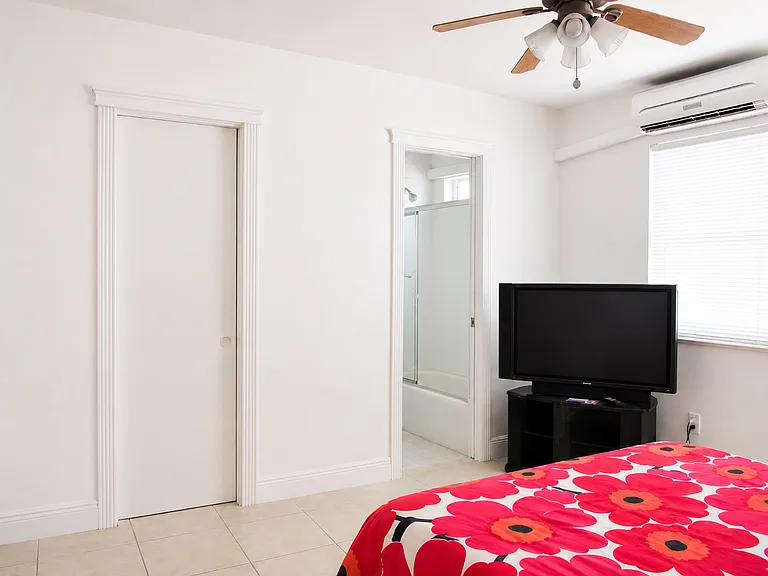 345 Michigan Ave #8 — Photo 11