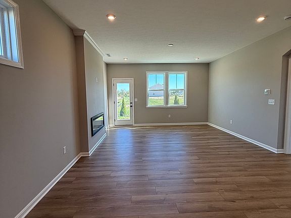 2nd image of 893 Rosebud Ln