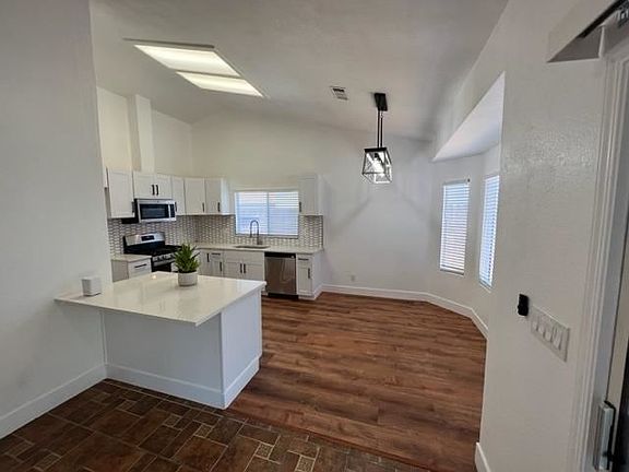 5th image of 538 Zinfandel St