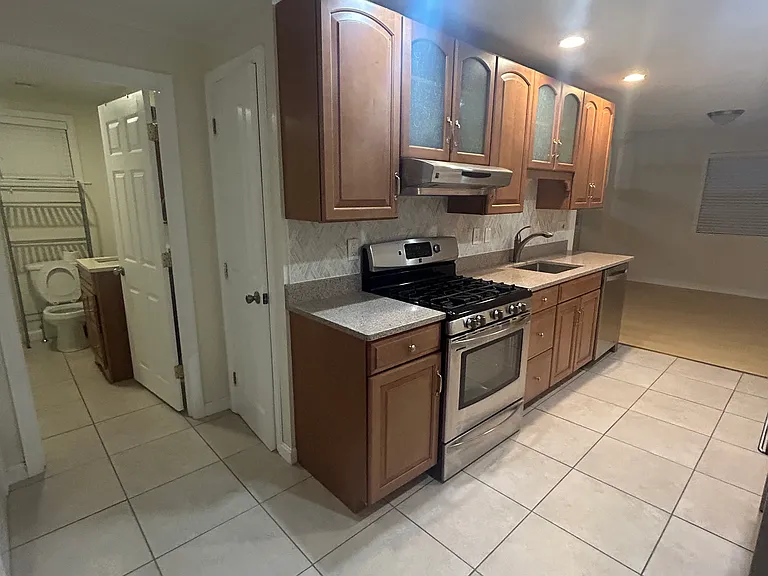 36 Hunting St #2 — Photo 3