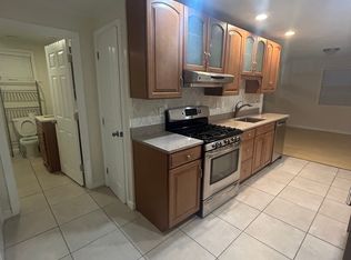 36 Hunting St #2, Cambridge, MA 02141