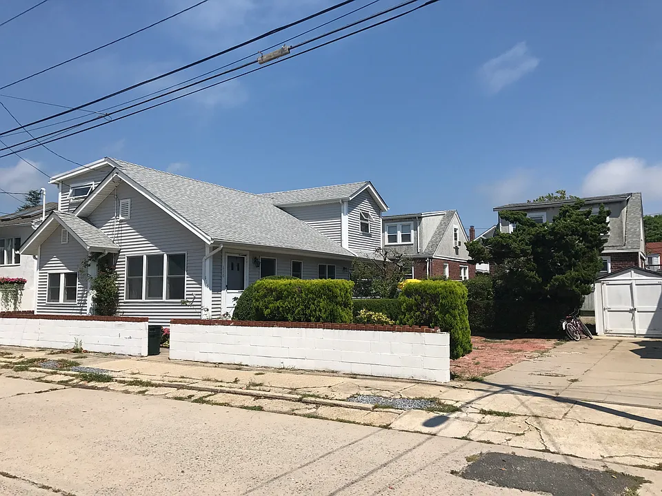 116 Hewlett Ave #1