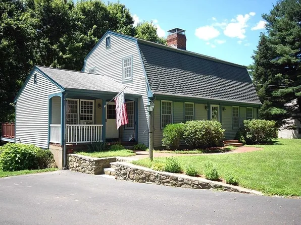 89 Medway St, Norfolk, MA 02056