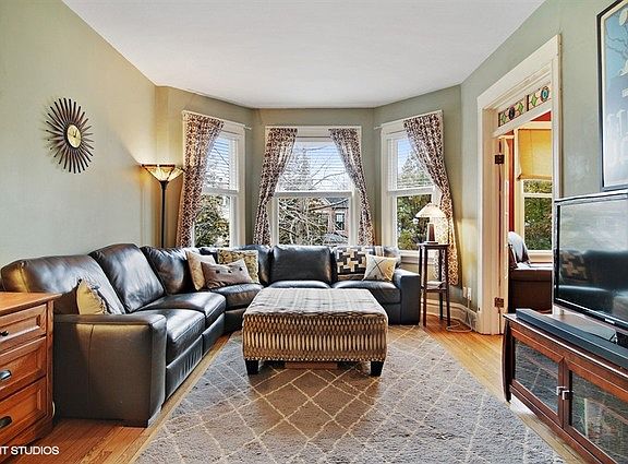 2nd image of 4249 N Wolcott Ave