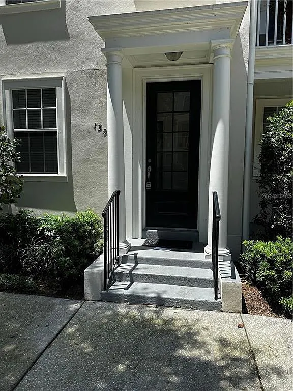 3 bed, 3.5 bath, 1943 sqft, $3,900 — Photo 2