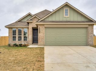112 Meadow Lake Dr, Navasota, TX 77868