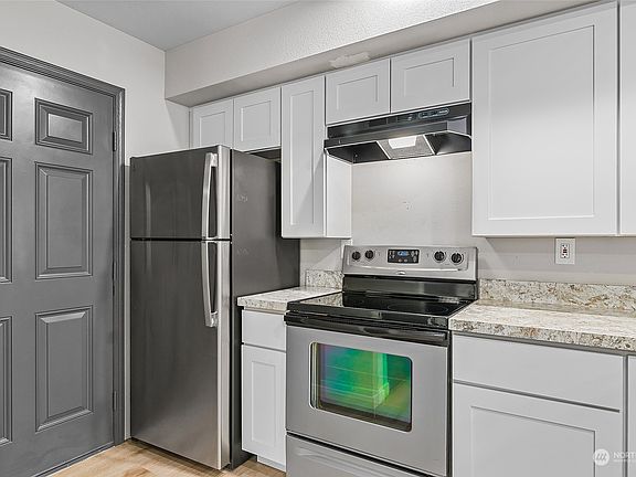 Kitchen in building 4545 Unit A>